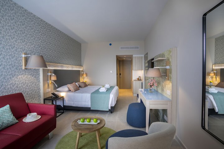 Room 11 of 114