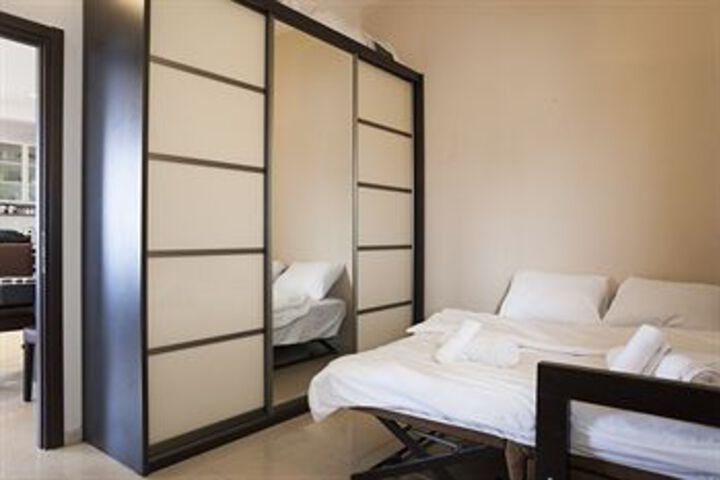 Room 25 of 74