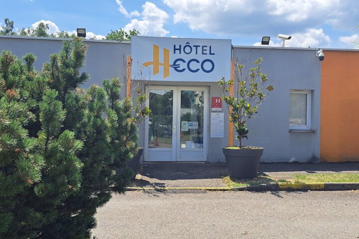 Hotel 74 of 77