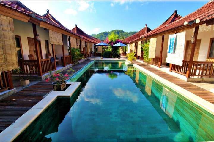 Hotel with Pool