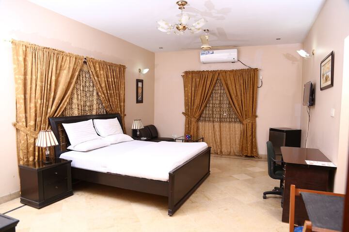 Room 4 of 37