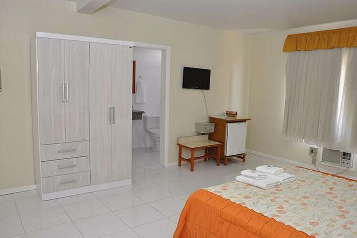 Room 4 of 12