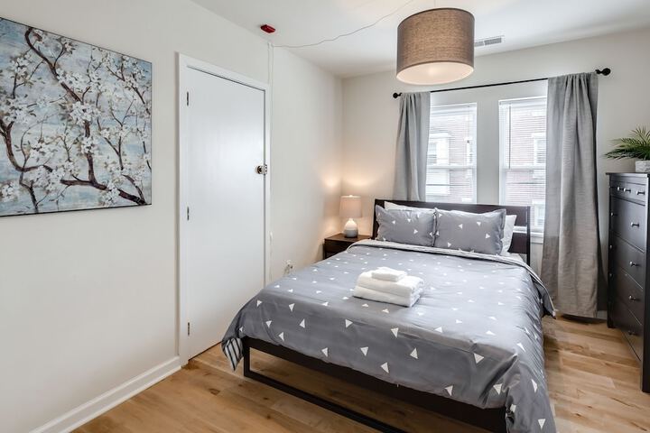 Room 2 of 27