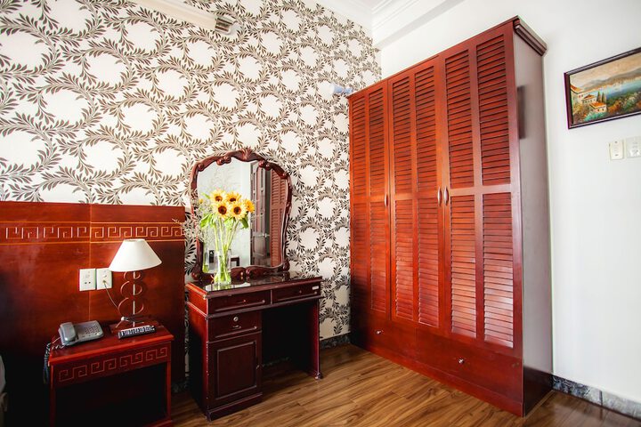 Room 4 of 24