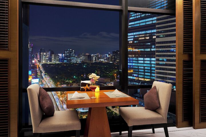 Lounge 98 of 114