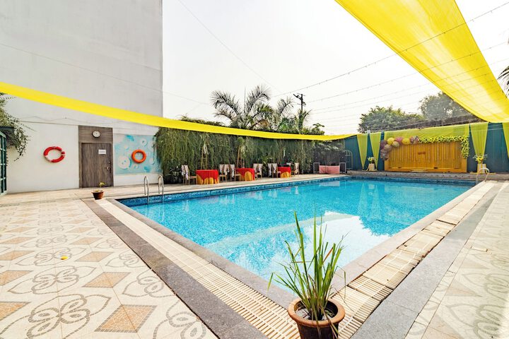 Pool 43 of 75