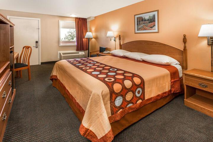 1 King Bed (5 of 14)