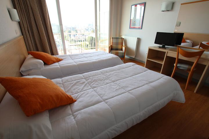 Room 10 of 40