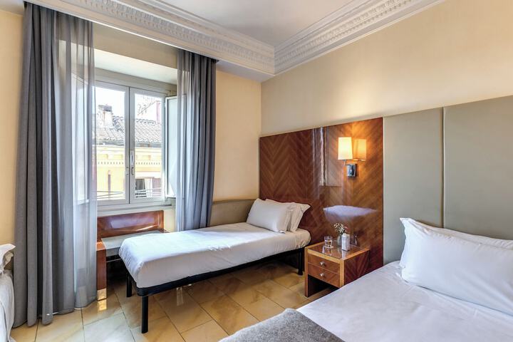Room 33 of 82