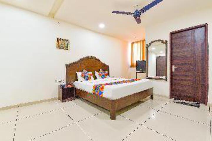 Room 10 of 27