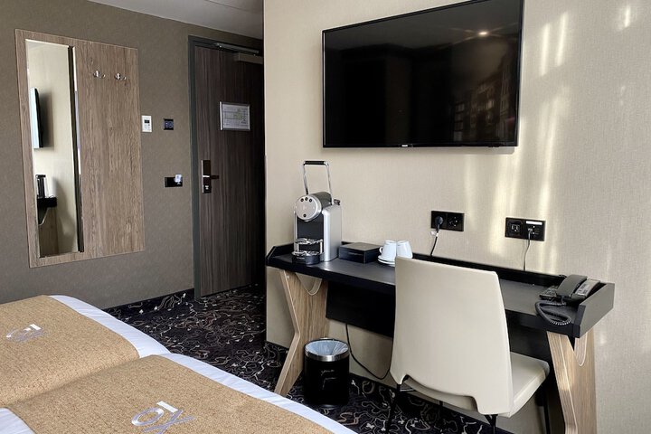 Room 9 of 48