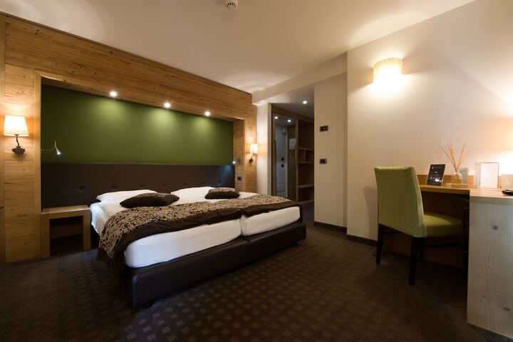 Room 21 of 75