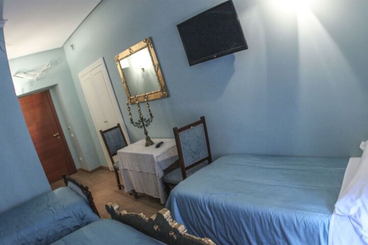 Room 10 of 42