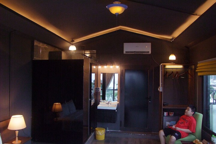 Room 35 of 117