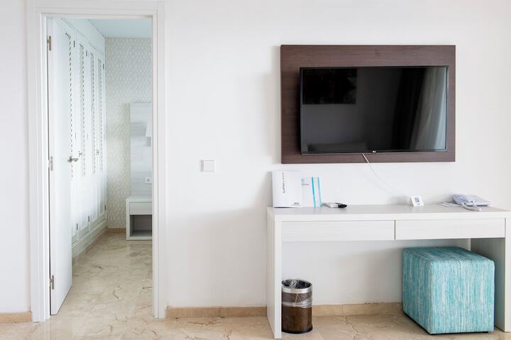 Room 28 of 146