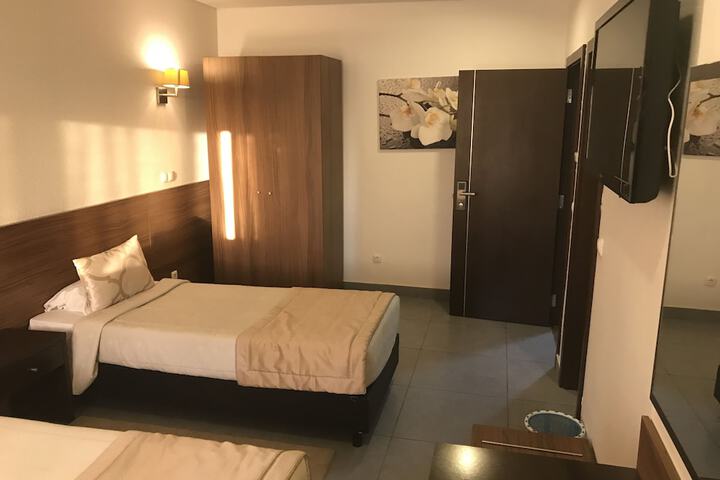 Room 6 of 34