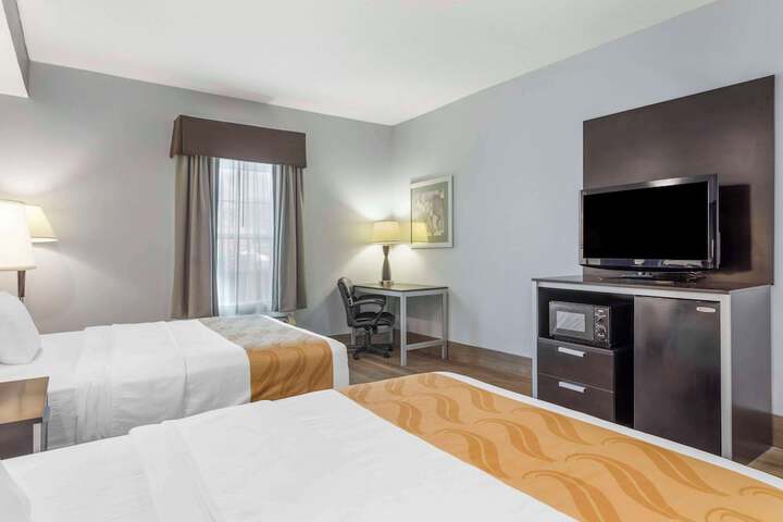 2 Double Beds (8 of 14)