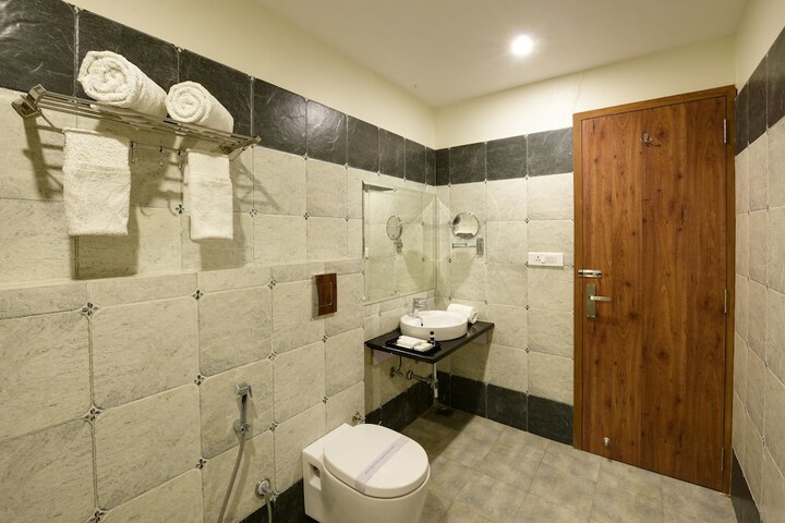 Room 10 of 27