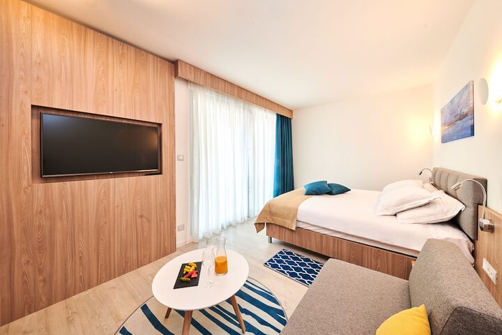 Room 12 of 66