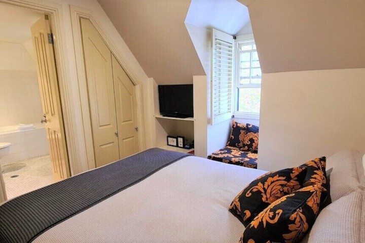 Room 14 of 49