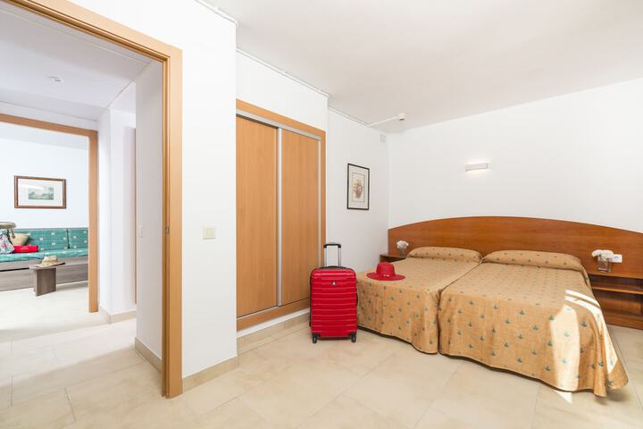 Room 10 of 32