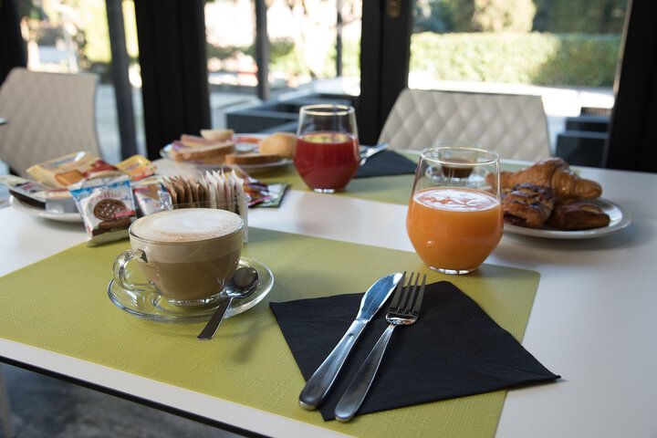 Breakfast/Coffee Service 35 of 49