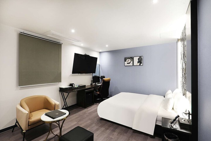 Room 43 of 50