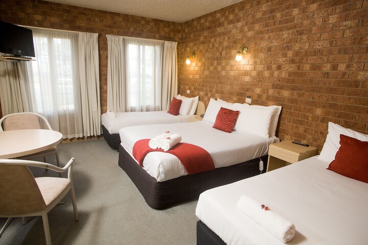 Room 2 of 34
