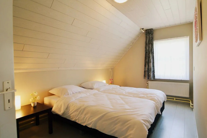 Room 4 of 18