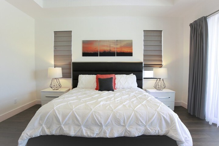 Room 4 of 34