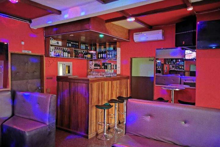 Lounge 18 of 24