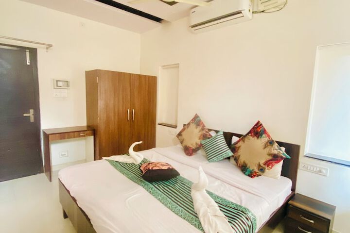 Room 5 of 17