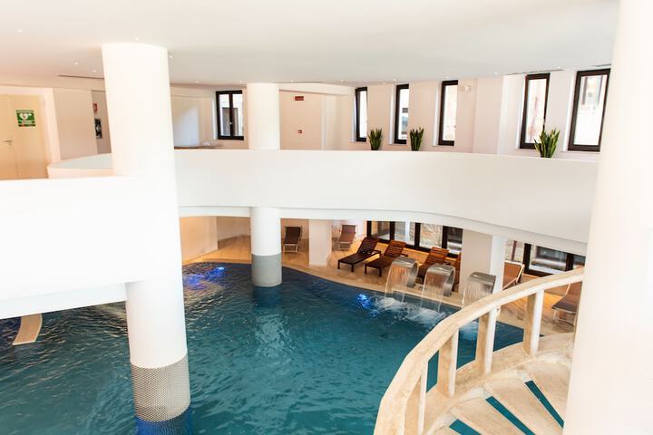Pool 90 of 158