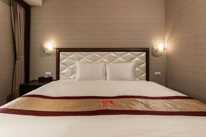 Room 11 of 38