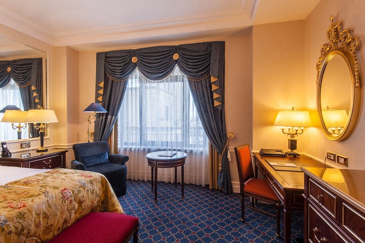 Room 10 of 63