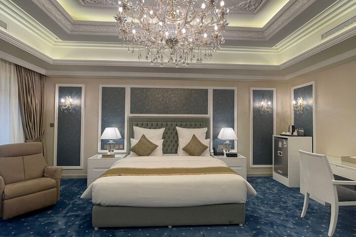Room 34 of 104