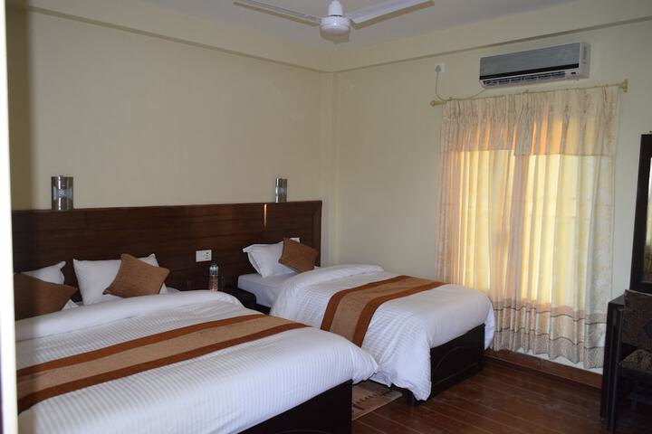 Room 4 of 34