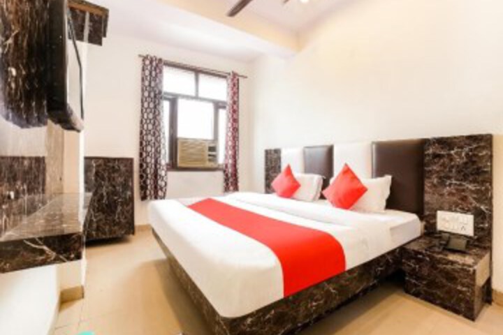 Hotel 3 Star by OYO Rooms