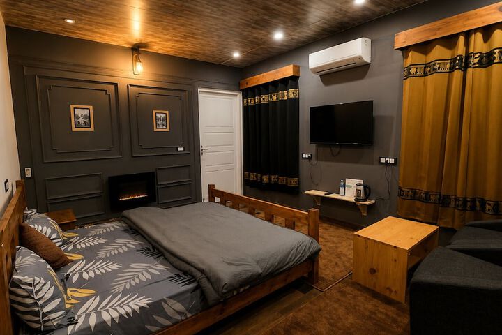 Room 3 of 20