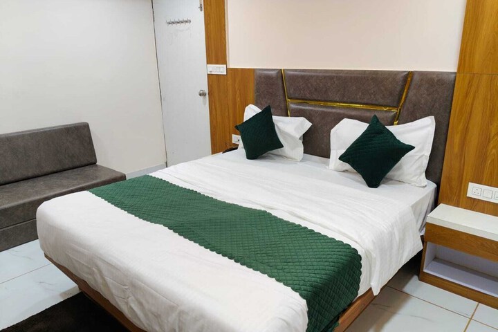 Room 2 of 29