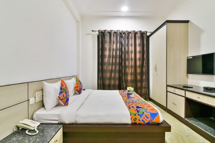 Room 4 of 20