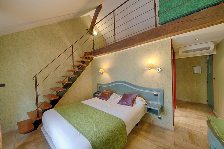 Room 10 of 44