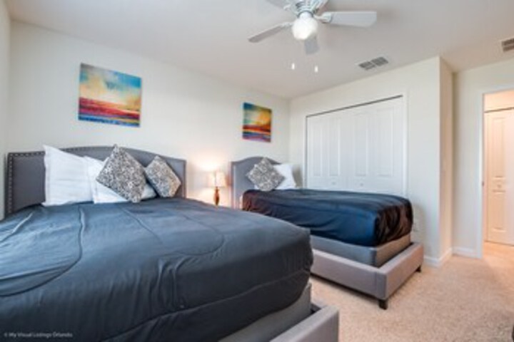 Room 33 of 46