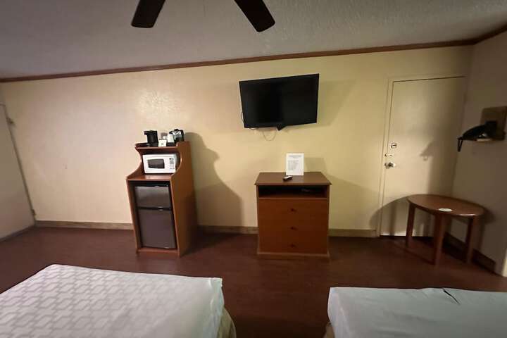 Room 32 of 86