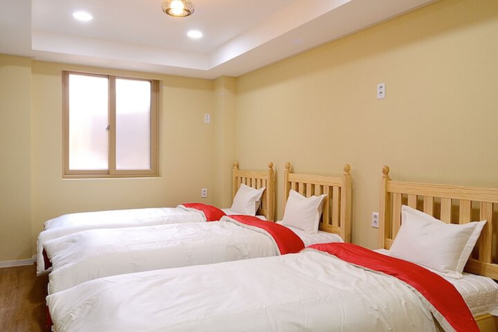 Room 9 of 48