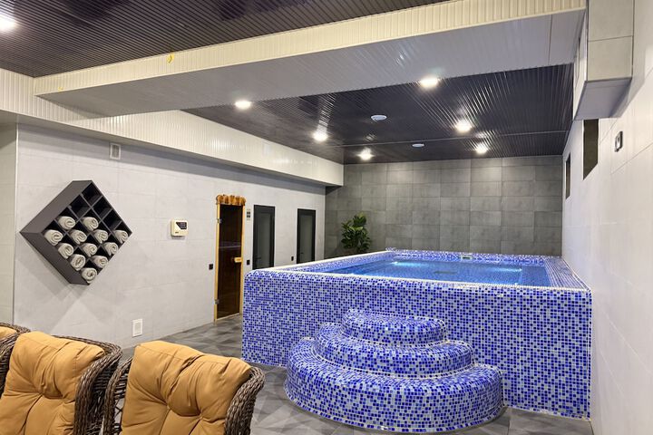 Pool 41 of 74
