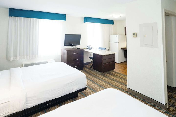 1 Queen Bed Suite (18 of 36)