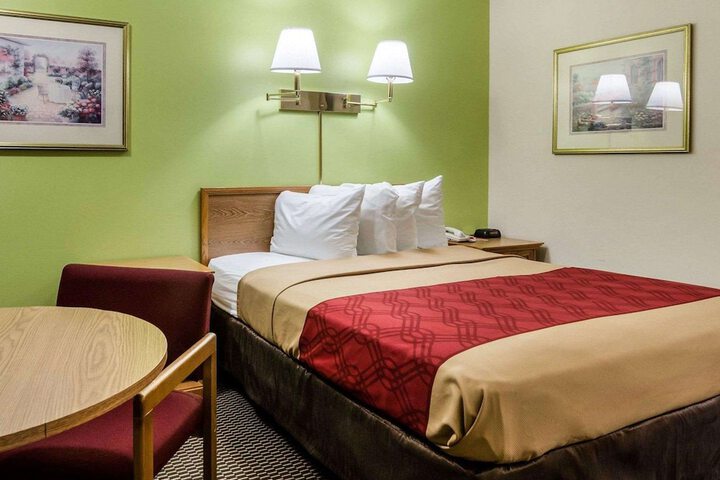 1 King Bed (2 of 5)