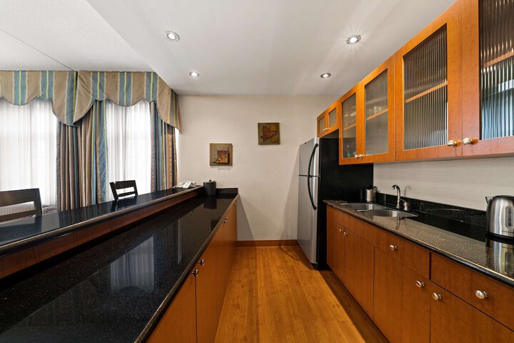 Suite 2 Queen Beds Kitchenette Sitting Area Sofa Bed Full Breakfast (9 of 38)