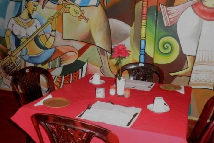 Dining 8 of 18